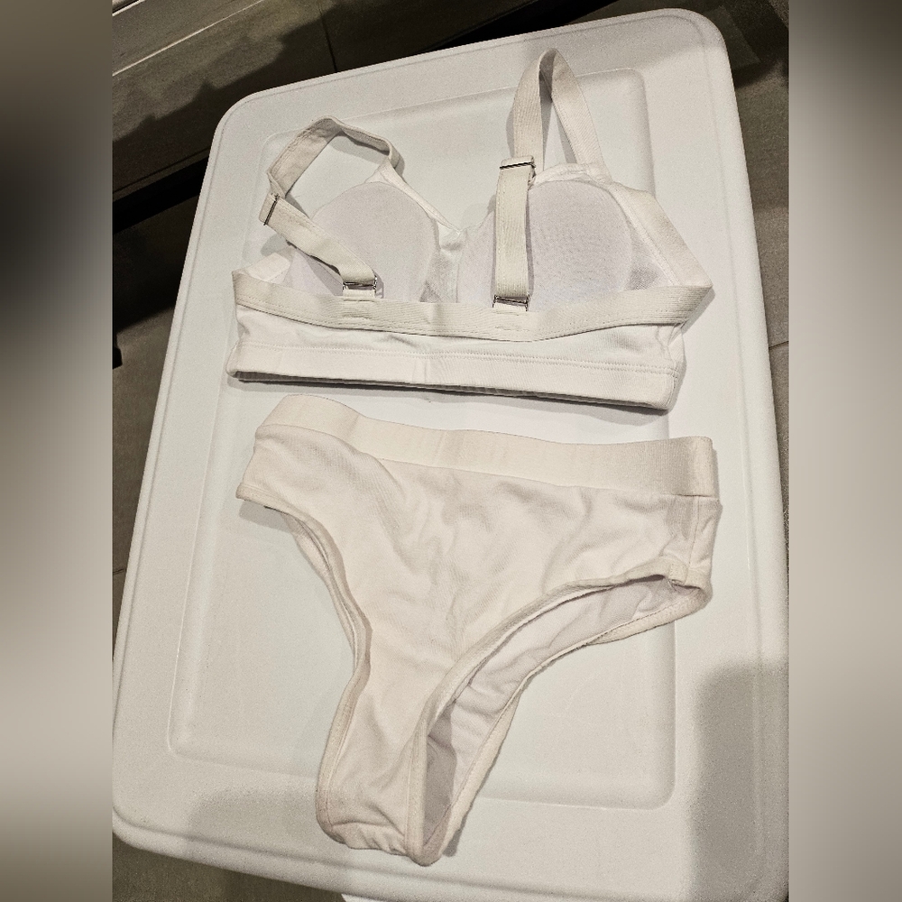 Unbranded medium white bikini swimsuit 2 piece - Picture 2 of 3